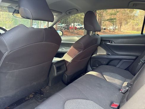 Used 2021 Toyota Camry LE image 10