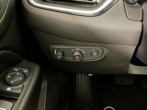 Used 2020 Chevrolet Equinox LT w/ Driver Convenience Package FWD image 15