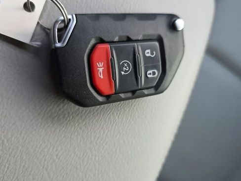 Used 2021 Jeep Wrangler Unlimited Sahara AWD/4WD image 32