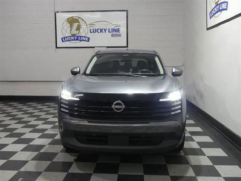 Used 2025 Nissan Kicks SV image 2