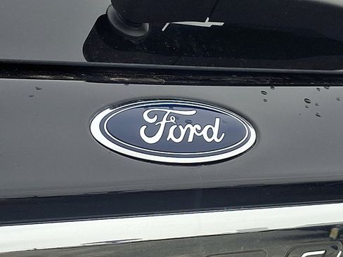 Certified 2022 Ford Explorer XLT image 30