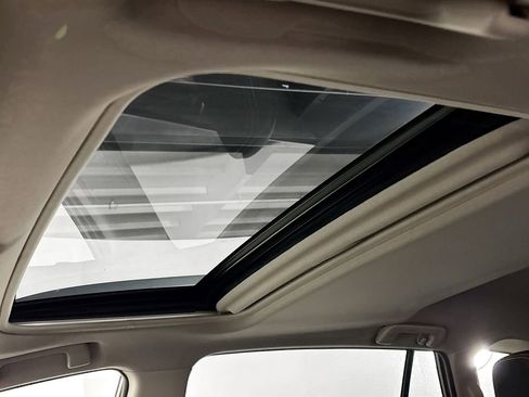 Used 2017 Toyota RAV4 XLE image 18