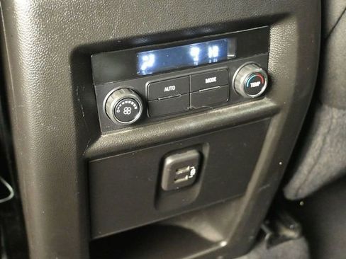 Used 2023 Chevrolet Traverse LT FWD image 28
