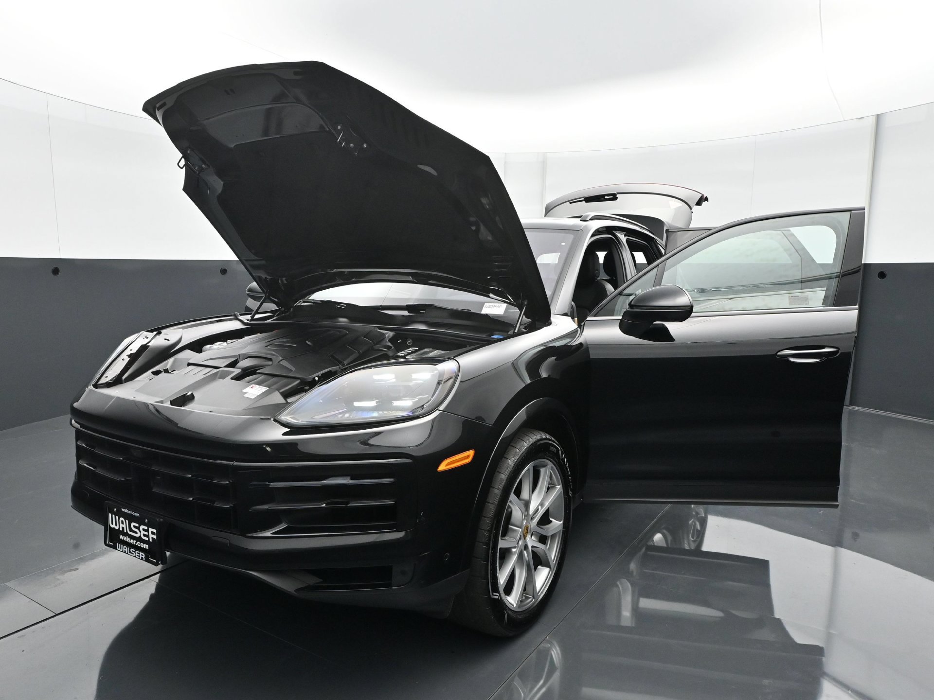 Used 2024 Porsche Cayenne AWD/4WD image 32