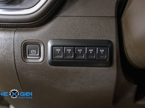 Used 2023 GMC Sierra 2500 Denali w/ Denali Ultimate Package AWD/4WD image 14