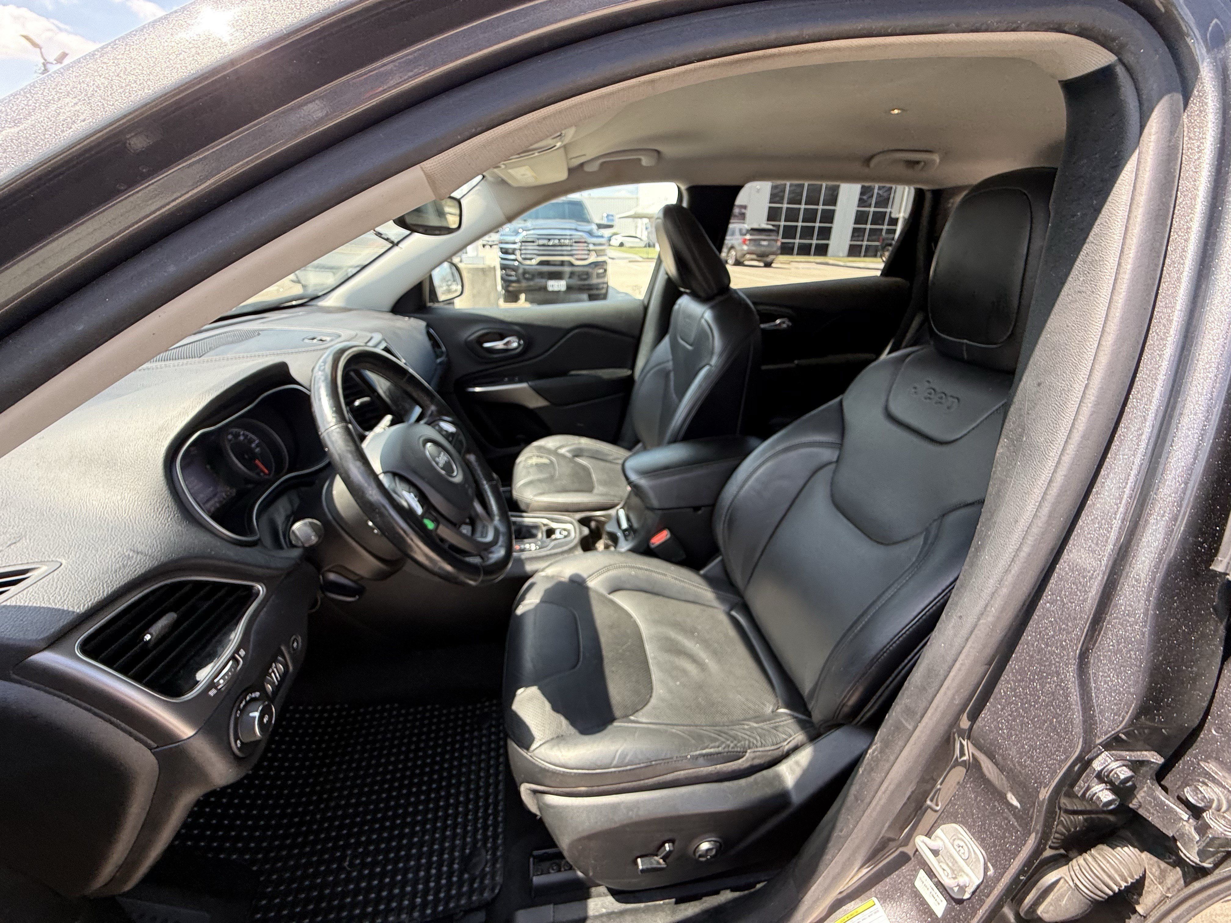 Used 2020 Jeep Cherokee Limited FWD image 27