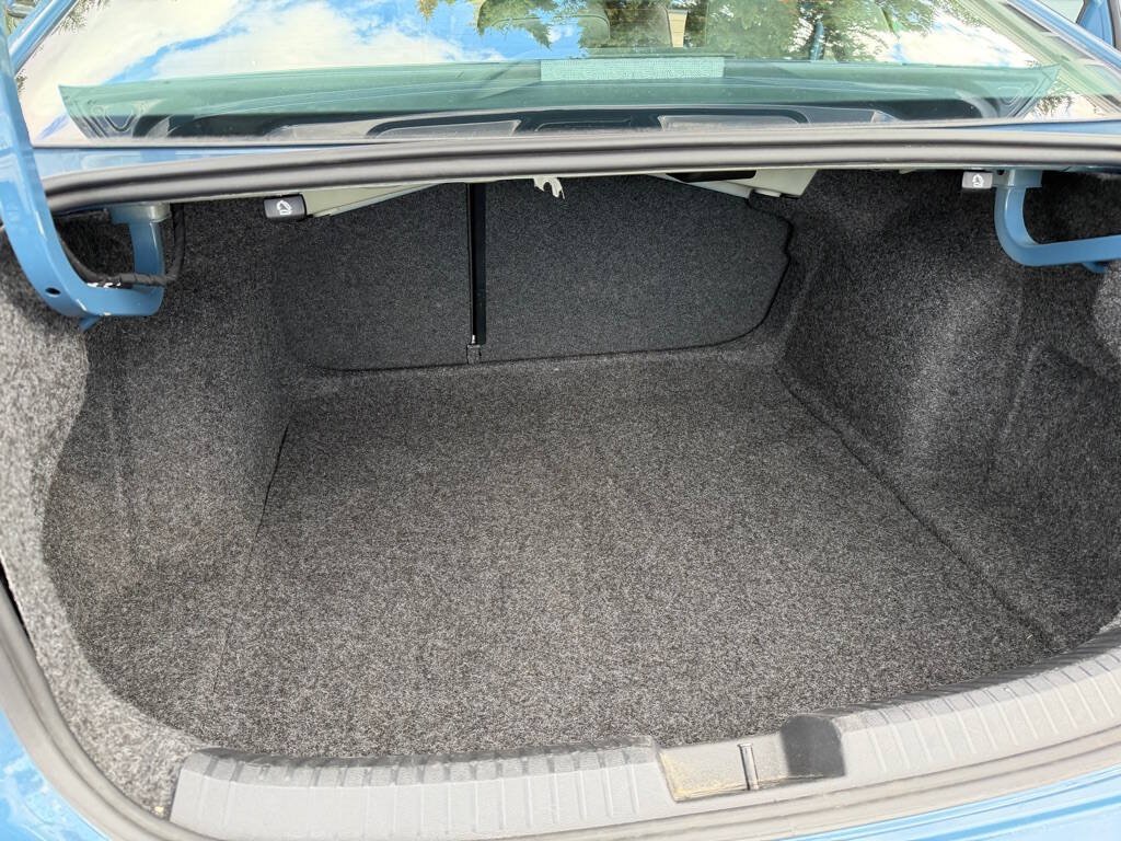 Used 2025 Volkswagen Jetta SE FWD image 32