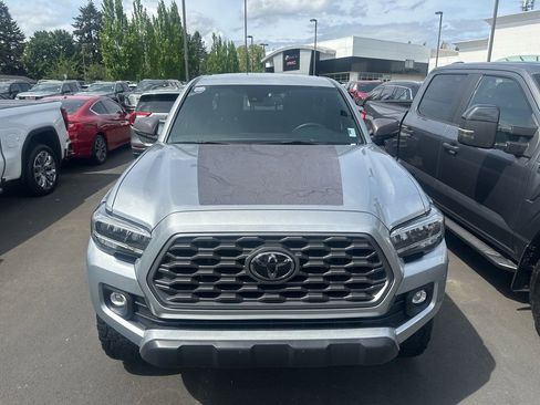 Used 2022 Toyota Tacoma TRD Off-Road AWD/4WD image 7