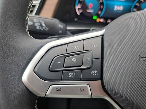 Used 2025 Volkswagen Atlas SE image 13