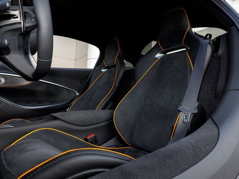 Used 2026 McLaren Artura RWD image 44