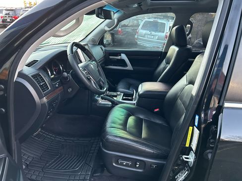 Used 2016 Toyota Land Cruiser image 11