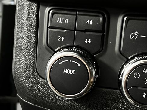 Used 2025 GMC Yukon XL AT4 w/ AT4 Premium Package AWD/4WD image 25