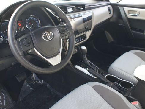 Used 2018 Toyota Corolla LE image 11