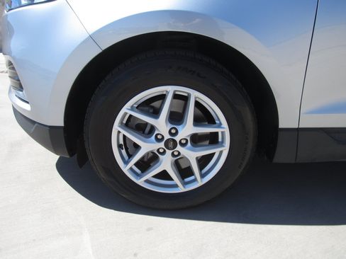 Used 2024 Ford Edge SEL AWD/4WD image 4