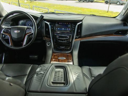 Used 2016 Cadillac Escalade ESV Luxury AWD/4WD image 35