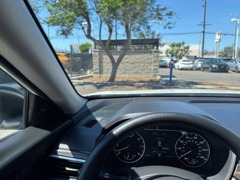 Used 2025 Nissan Altima 2.5 SV FWD image 34