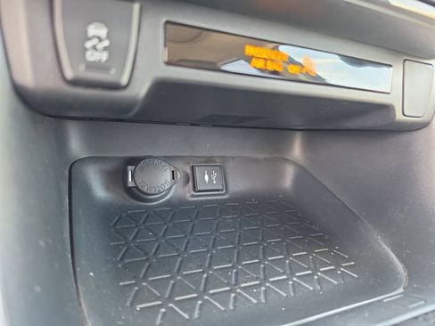 Used 2019 Toyota RAV4 XLE FWD image 27