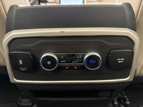 Used 2022 Ford Expedition Limited image 23