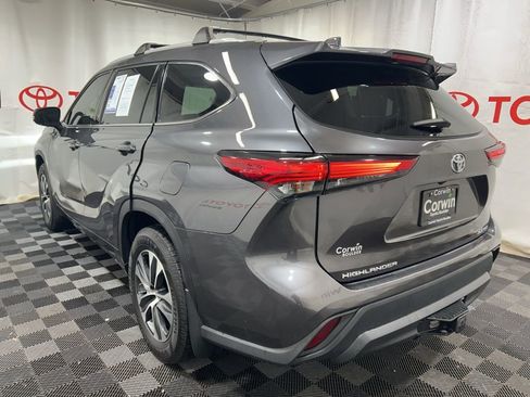 Used 2022 Toyota Highlander XLE image 5