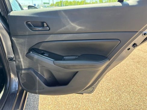 Used 2023 Nissan Altima 2.5 SV FWD image 23