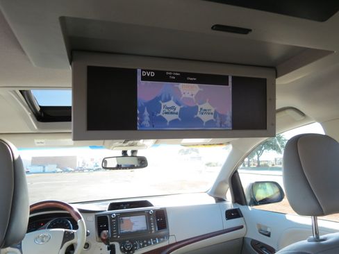 Used 2013 Toyota Sienna Limited image 29