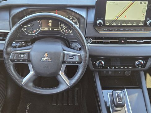 Used 2024 Mitsubishi Outlander SE image 10