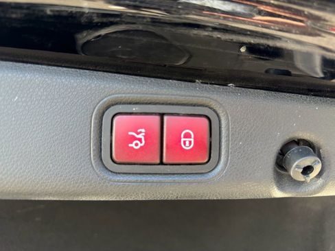 Used 2018 Mercedes-Benz E 43 AMG 4MATIC Sedan image 9