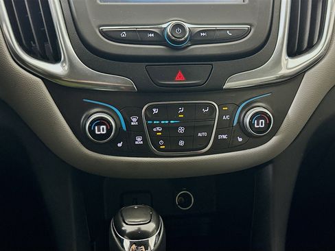 Used 2018 Chevrolet Equinox LT image 23