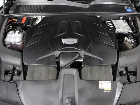 Certified 2023 Porsche Cayenne Platinum Edition image 26