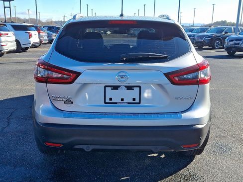Used 2022 Nissan Rogue Sport SV w/ Technology Package image 5
