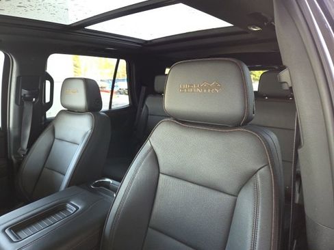 Used 2023 Chevrolet Tahoe High Country image 26