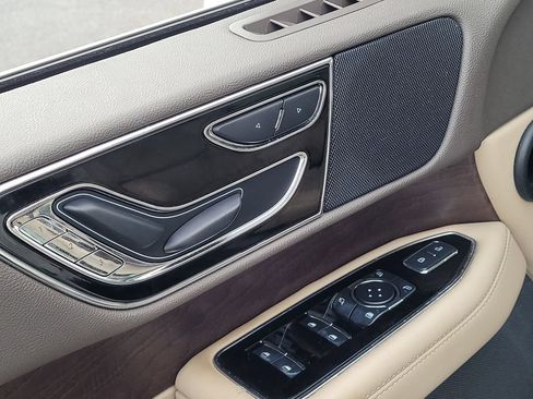 Used 2024 Lincoln Navigator Premiere AWD/4WD image 23