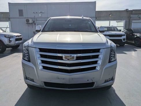 Used 2018 Cadillac Escalade Premium Luxury AWD/4WD image 8