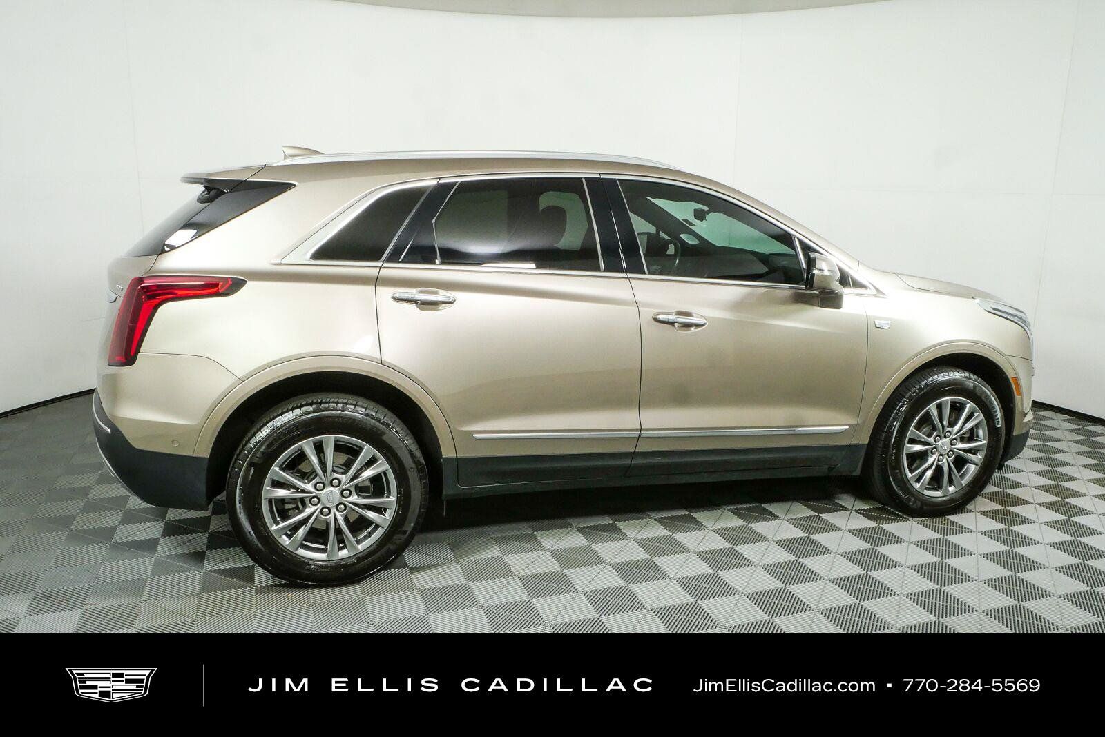 Used 2023 Cadillac XT5 Premium Luxury w/ Technology Package FWD image 2