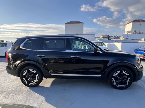 Certified 2023 Kia Telluride S image 7