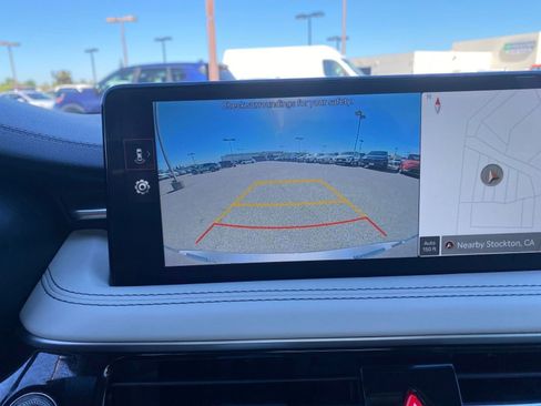 Used 2025 Genesis G70 2.5T image 25