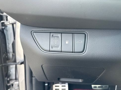 Used 2025 Genesis G70 3.3T Advanced RWD image 12