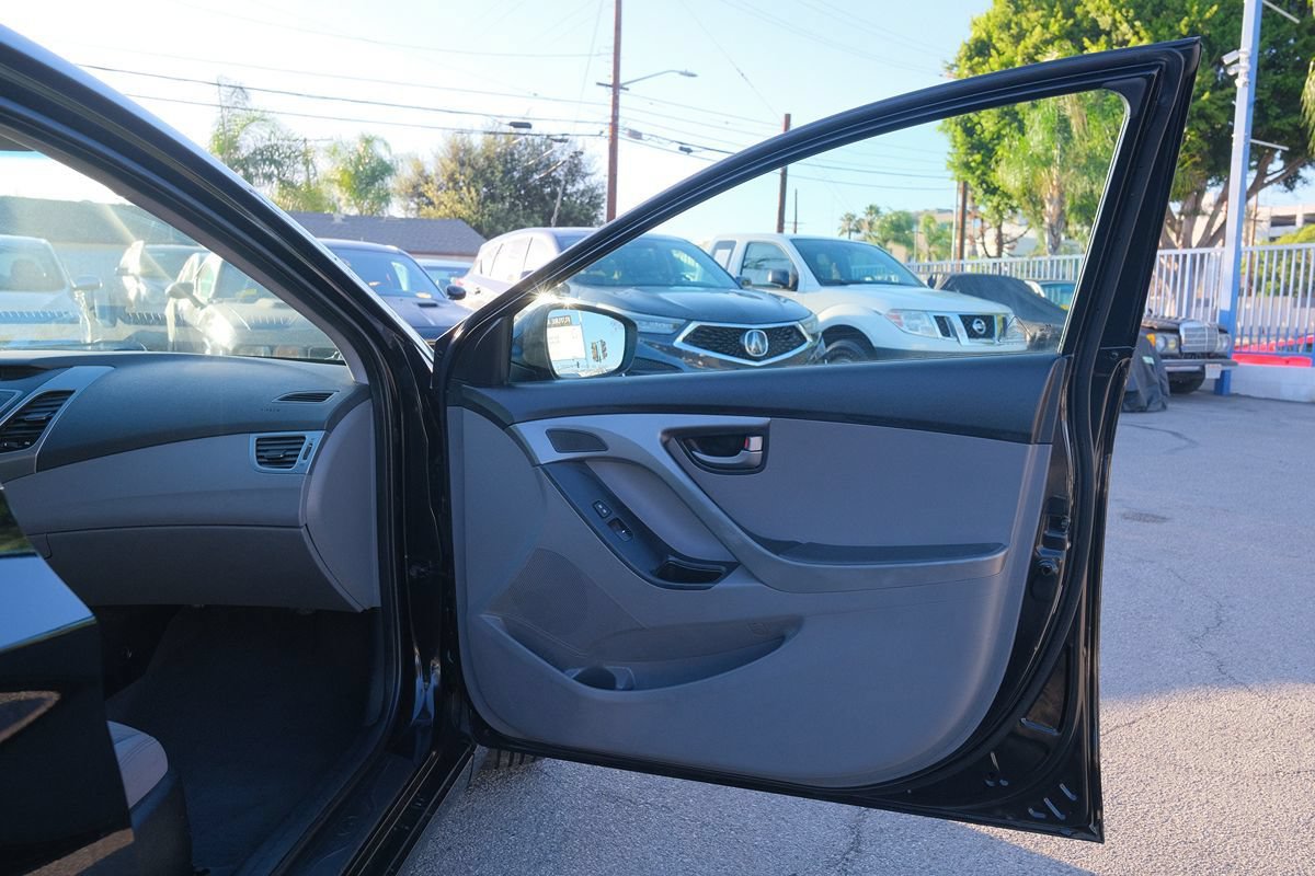 Used 2015 Hyundai Elantra SE FWD image 18
