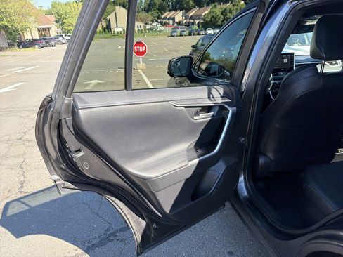 Used 2022 Toyota RAV4 XSE AWD/4WD image 30