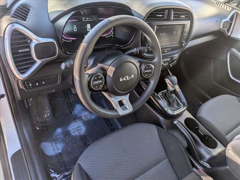 Used 2023 Kia Soul LX w/ LX Technology Package FWD image 10