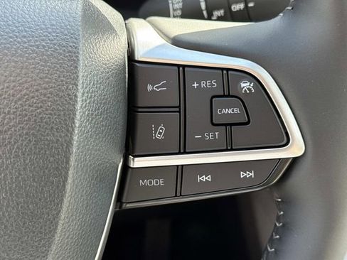 Used 2026 Toyota Highlander Limited AWD/4WD image 24