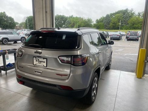 Used 2022 Jeep Compass Trailhawk w/ Trailhawk Elite Group AWD/4WD image 4