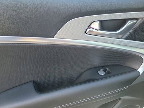 Used 2026 Genesis G70 2.5T Prestige image 9