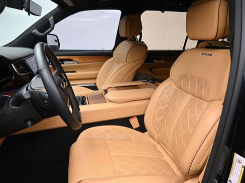 Used 2023 Jeep Grand Wagoneer Series III AWD/4WD image 33
