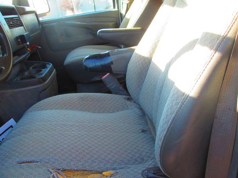 Used 2005 Chevrolet Express 3500 Extended Passenger w/ LS Preferred Equipment Group image 12