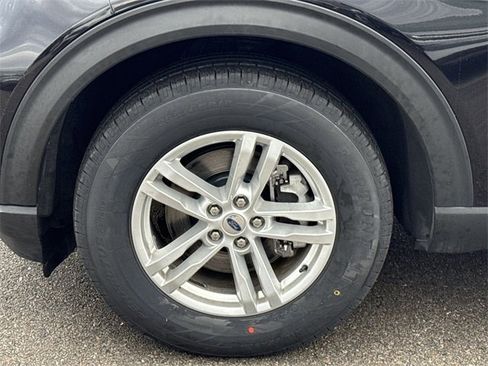 Used 2022 Ford Explorer XLT w/ Equipment Group 202A image 23