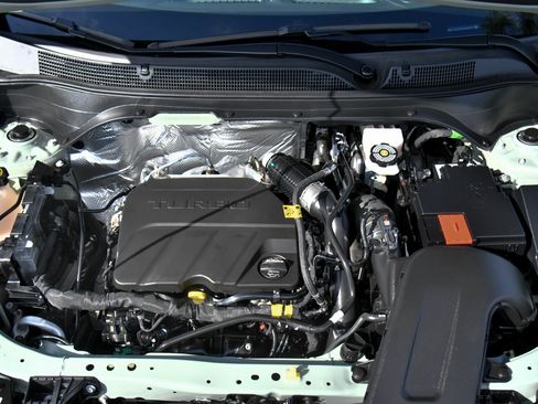 Used 2025 Chevrolet Trax ACTIV w/ Driver Confidence Package image 44