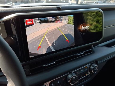 New 2026 Jeep Wrangler Unlimited Sahara AWD/4WD image 13