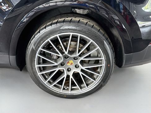 Used 2023 Porsche Cayenne Platinum Edition AWD/4WD image 37