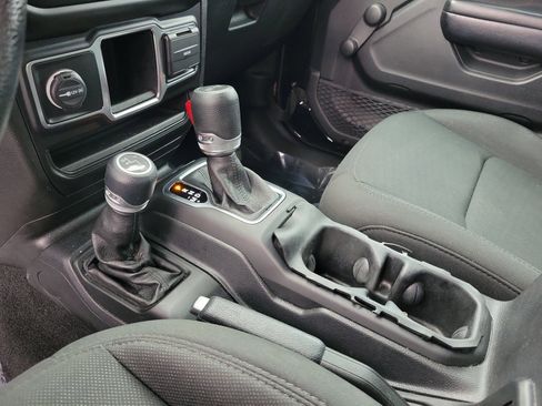 Used 2020 Jeep Wrangler Sport image 6